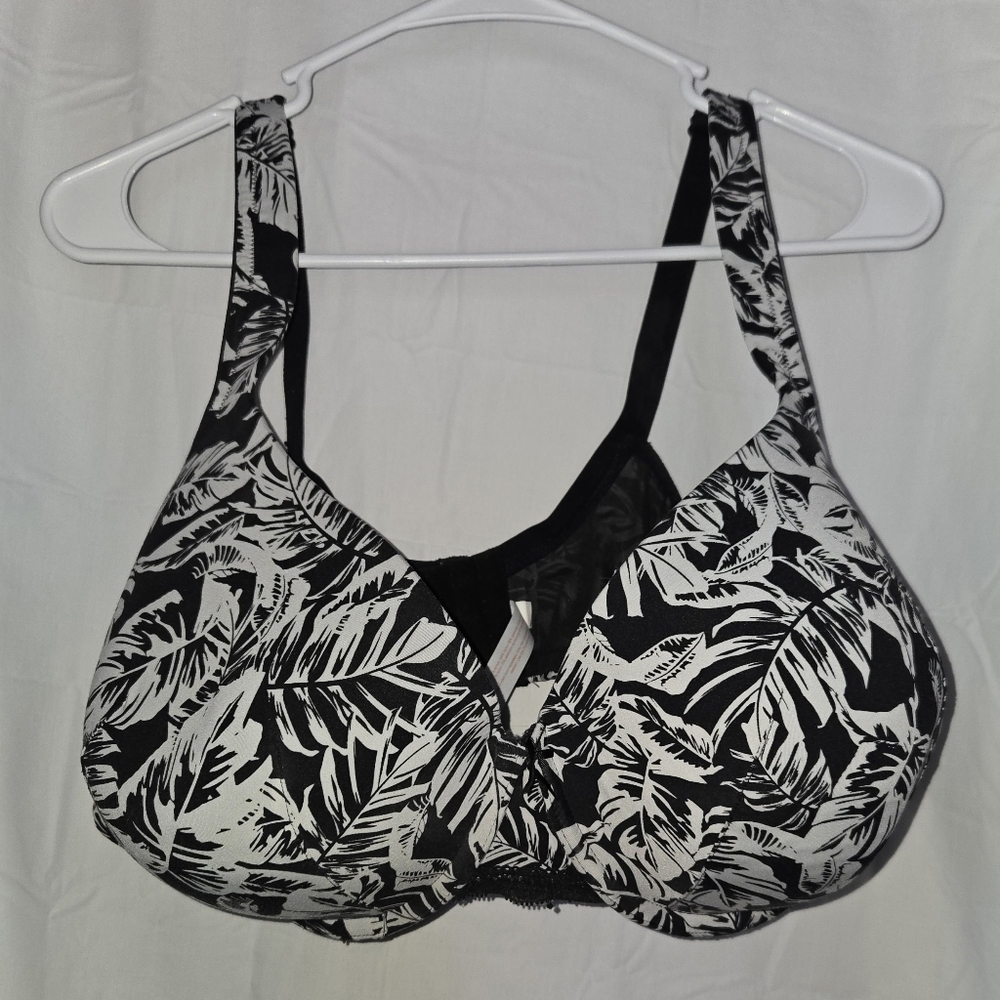 Cacique Black and White Leaf Print Bra. Size 46DD. Lightly Lined Full Coverage.